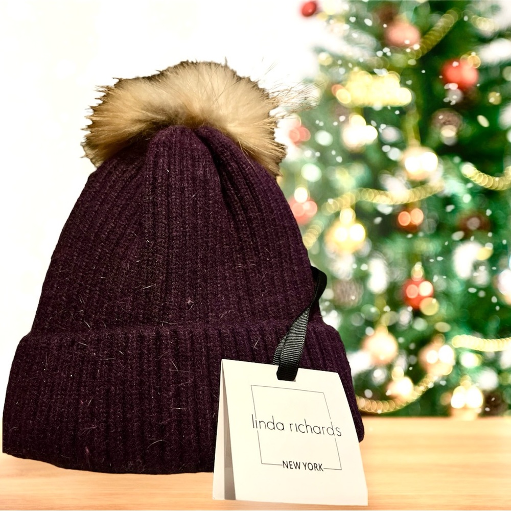 BNWT Linda Richards Wool Ribbed Knit Hat Genuine Fur Pom Pom
